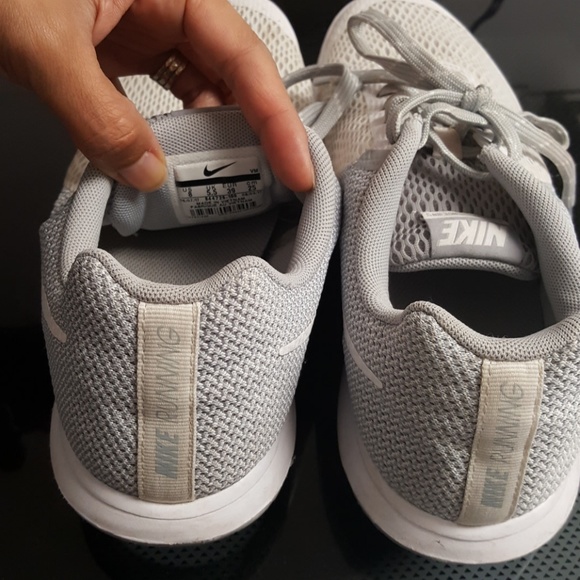 Womens size 8 Nikes - Picture 4 of 4